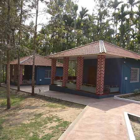The Shades Holiday Homes Kushālnagar Exterior photo
