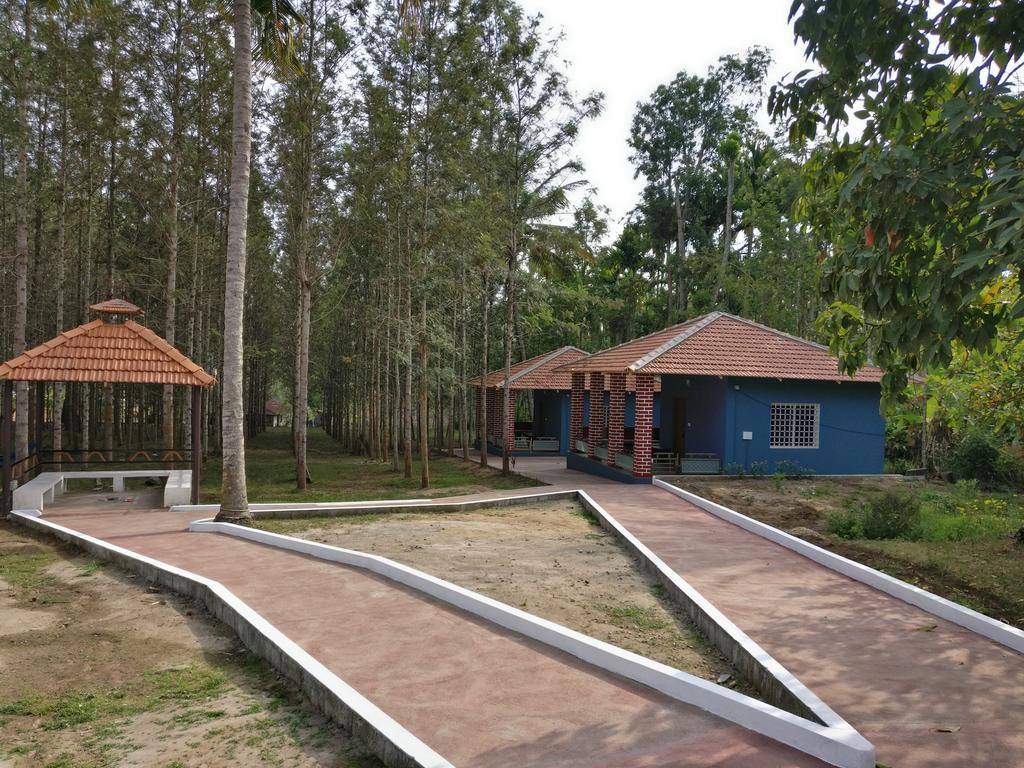 The Shades Holiday Homes Kushālnagar Exterior photo