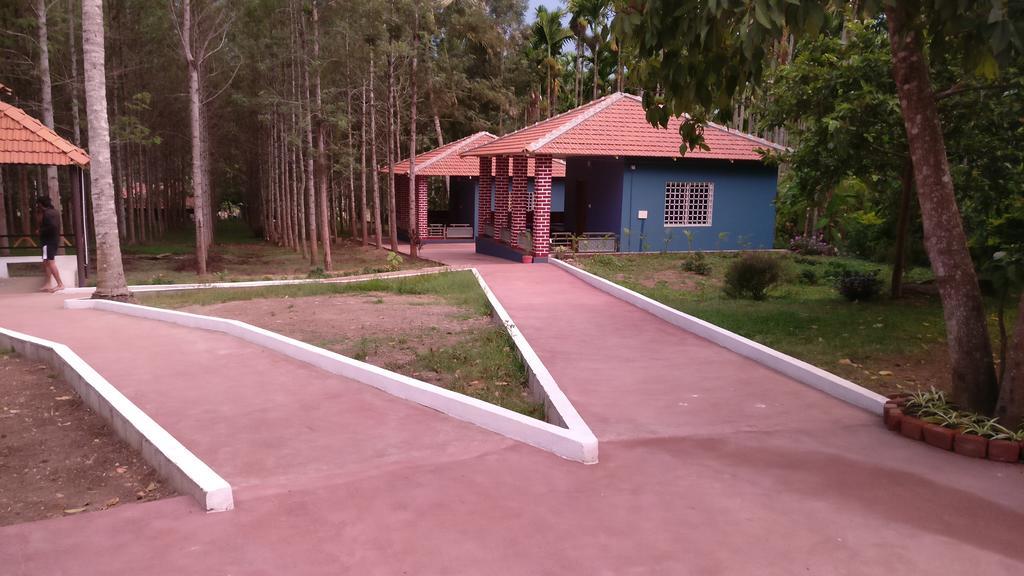 The Shades Holiday Homes Kushālnagar Exterior photo